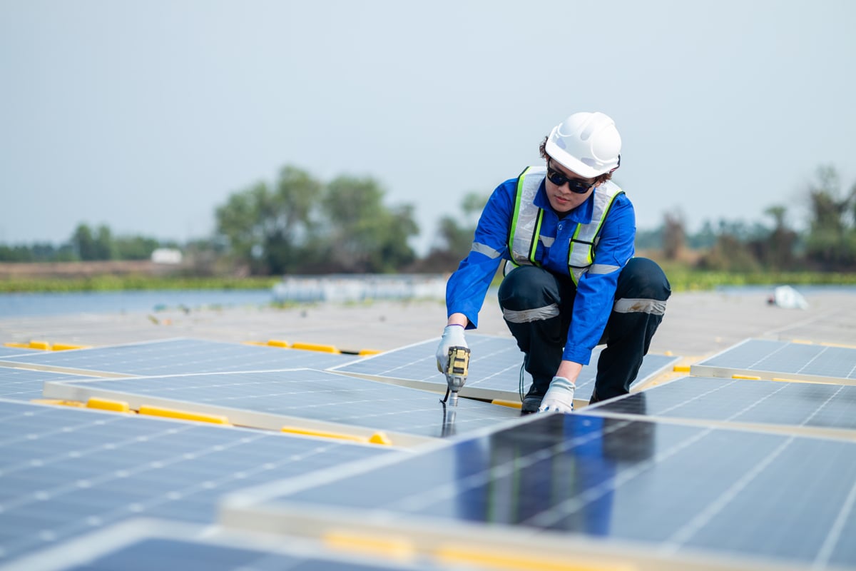 solar-engineer-performing-panel-maintenance-2024-02-20-02-20-58-UTC