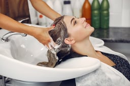 woman-washing-head-hairsalon
